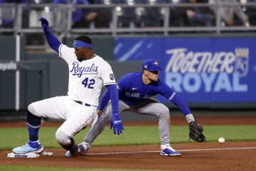 Jorge Soler, de Kansas City Royals, y Cavan Biggio, de Toronto Blue Jays.