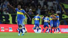 AL AIN, UNITED ARAB EMIRATES - JANUARY 20: Luis Advincula celebrates their team's first goal, scored by teammate Facundo Roncaglia of Boca Juniors (obscured) during the Supercopa Argentina Final match between Boca Juniors and Racing Club at Hazza bin Zayed Stadium on January 20, 2023 in Al Ain, United Arab Emirates. (Photo by Christopher Pike/Getty Images)