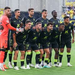 Aprobados y suspensos del Almería: Kaiky transforma la expulsión de Édgar en un punto