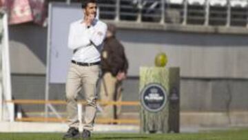 Víctor Fernández, en un partido en su etapa como entrenador del Cartagena.