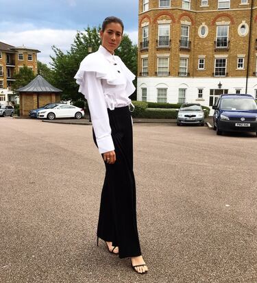 Garbi?e, de traje cerca de Wimbledon.