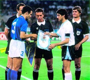 25/06/1990 Italia-Uruguay se enfrentaron en octavos de final 
Bergomi y Francescoli