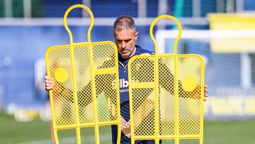 Gaizka Garitano en un entrenamiento semanal en la Ciudad Deportiva.