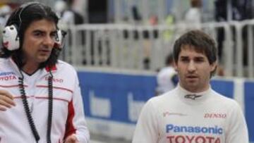 <b>INOCENTE.</b> El piloto alemán Timo Glock (Toyota) aseguró que el británico Lewis Hamilton conquistó el título mundial de Fórmula 1 por sus éxitos a lo largo de toda la temporada y no porque él hiciera ayer una mala elección de neumáticos para las últimas vueltas del GP Brasil.