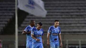 Angel Perez, left, Yorkman Tello, center, and Dhawlin Leudo of Peru&#039;s Binacional leave the field at half time during a Copa Libertadores Group D soccer match at the Antonio Vespucio Liberti stadium in Buenos Aires, Argentina, Wednesday, March 11, 202