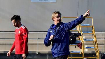 Guti&eacute;rrez, dando instrucciones durante un entrenamiento.