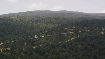 Vista a&eacute;rea de La Fenasosa Bike Park (Alicante), rodeado de &aacute;rboles.