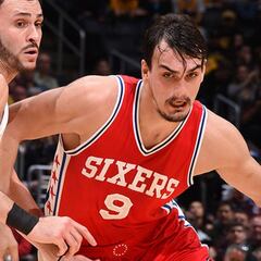 Saric se corona ante los Lakers y Embiid le da el Rookie del Año