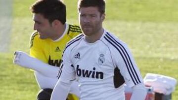 Xabi Alonso afronta el partido contra el CSKA amenazado por las tarjetas.