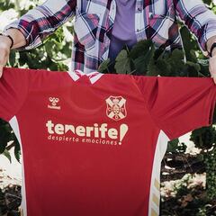 Color ‘Vinotinto’ para la segunda equipación