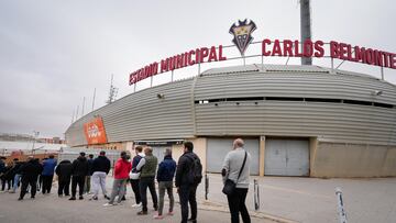 13/11/23 
COLAS SEGUIDORES ALBACETE 
CARLOS BELMONTE ESTADIO 