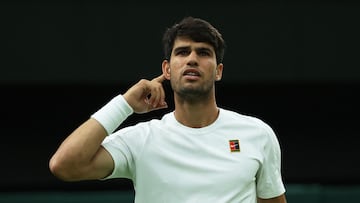 Tennis - Wimbledon - All England Lawn Tennis and Croquet Club, London, Britain - July 6, 2025 Spain's Carlos Alcaraz reacts during his round of 16 match against Russia's Andrey Rublev REUTERS/Isabel Infantes