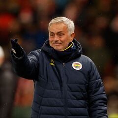 El Fenerbahce de Mourinho negocia por Mario Hermoso