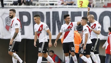 BUENOS AIRES, ARGENTINA - MAY 11: Javier Pinola of River Plate celebrates with teammates after scoring the first goal of his team during a match between River Plate and Estudiantes de La Plata as part of Superliga 2017/18 at Estadio Monumental Antonio Vespucio Liberti on May 10, 2018 in Buenos Aires, Argentina. (Photo by Gabriel Rossi/Getty Images)