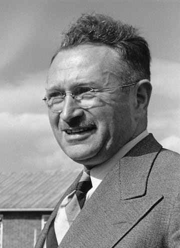 El origen de los Juegos Paralímpicos se remonta a 1948 cuando el neurólogo judío alemán Ludwig Guttmann, quien había escapado de la Alemania Nazi dirección Inglaterra, decidió organizar pruebas deportivas para veteranos de la Segunda Guerra Mundial que habían quedado parapléjicos y en silla de ruedas en el hospital de Stoke Mandeville al norte de Londres.  