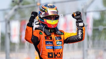 El piloto australiano del equipo McLaren Oscar Piastri celebra su victoria en el Gran Premio de España de Fórmula 1, este domingo en el circuito de Barcelona-Cataluña, en Montmeló.