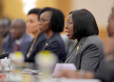 Forma de gobierno: República presidencialista con partido hegemónico | Levy es una exjueza y política del partido Frente de Liberación de Mozambique de ideología de izquierda. Ejerce como primera ministra del país desde 2025 tras ser nombrada por el presidente Daniel Chapo.