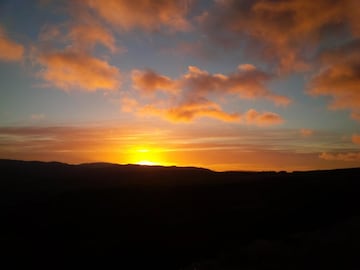 Debido a su huso horario, mismo que es de 12 horas más que en México, los neozelandeses son muy afortunados al ser el primer país en todo el mundo que puede ver el amanecer. Por lo mismo también son los primeros en recibir el año nuevo.