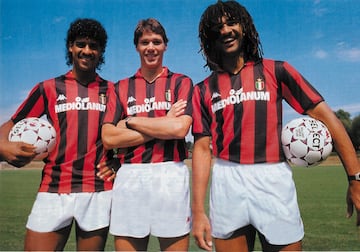 Estos holandeses formaron uno de los mejores tridentes de la historia del fútbol defendiendo la camiseta del AC Milan. Van Basten, Gullit y Rijkaard coincidieron en el AC Milan de 1987 a 1993, conquistando las ediciones 1991-1992 y 1992-1993 de la Serie A italiana, igual que la Supercopa de Italia en 1988 y 1992, además de las Copas de Europa (Champions League) en las campañas 1988-1989 y 1989-1990.