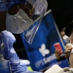 Vacunación COVID para mayores de 60: cuándo me toca, puntos y etapas de la Resolución 327 de MinSalud