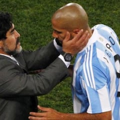 Verón deja de lado diferencias y despide a Maradona