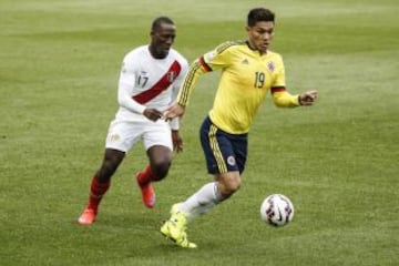 Pékerman y los protagonistas de Colombia-Perú en primer plano