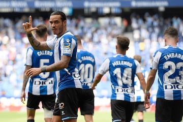 El delantero madrileño se adelantó en la salida de un córner y anotó el primer gol del partido.