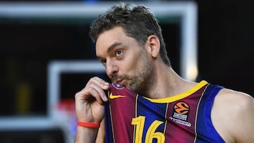 Pau Gasol ya se ha enfundado al fin la camiseta del Barça.