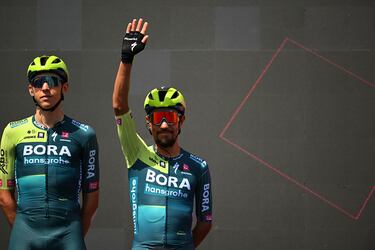 Sin hacer ruido, el colombiano ya terminó segundo en el pasado Giro, lejos del intratable Pogacar, pero fue su primer podio en una carrera de tres semanas. A sus 28 años, en plena madurez, estará en La Vuelta por tercera vez, la primera desde su abandono en 2020. Comparte equipo con Roglic.