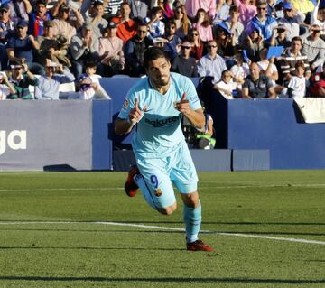 Luis Suárez celebra el 0-1.