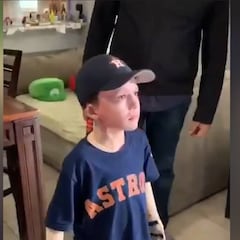 El tierno gesto de José Altuve con este pequeño fan de Astros