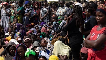 GEITA, TANZANIA - MARCH 25: People wait for President Magufuli&#039;s casket to arrive on March 25, 2021 in Chato, Tanzania. The country has held a series of services to mourn the late president that culminates with his burial in his hometown of Chato. Pr