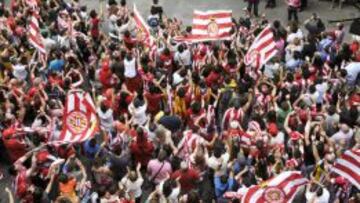 La afición homenajeó a los jugadores del Girona.