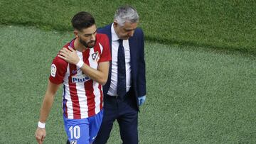 Momento del cambio de Carrasco por la lesión en el hombro derecho.