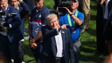 FARMINGDALE, NEW YORK - SEPTEMBER 26: United States President Donald Trump acknowledges the crowd at the first hole tee box during the Friday afternoon four-ball matches of the 2025 Ryder Cup at Black Course at Bethpage State Park Golf Course on September 26, 2025 in Farmingdale, New York. Jared C. Tilton/Getty Images/AFP (Photo by Jared C. Tilton / GETTY IMAGES NORTH AMERICA / Getty Images via AFP)