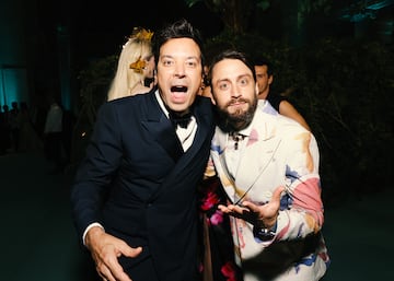 Jimmy Fallon, humorista, presentador de televisión y actor estadounidense, junto a Kieran Culkin, actor estadounidense de cine y televisión.