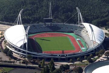 Kumamoto. 30.228 espectadores. Se inauguró en 1998 y alberga también partidos de rugby y fútbol, en este caso los del Roasso Kumamoto.