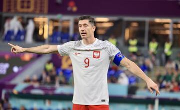 DOHA, QATAR - NOVEMBER 22: Robert Lewandowski (9) points a position during the FIFA World Cup Qatar 2022 Group C match between Mexico and Poland at Stadium 974 on November 22, 2022 in Doha, Qatar. (Photo by Mohammed Dabbous/Anadolu Agency via Getty Images)