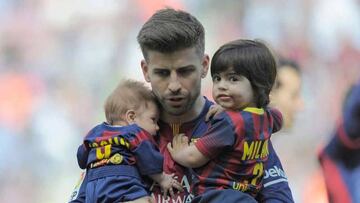 Gerard Pique con sus hijos Sasha y Milan