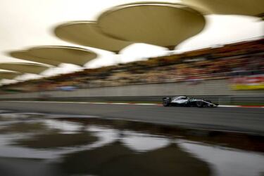 Lewis Hamilton: "Ferrari will probably win in China"