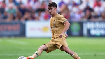 OLOT, SPAIN - JULY 13: Marc Casado of FC Barcelona pass the ball during the pre-season friendly match between UE Olot and FC Barcelona at Nou Estadi Municipal on July 13, 2022 in Olot, Spain. (Photo by Eric Alonso/Getty Images)