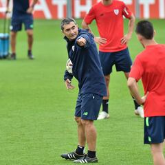 El Athletic vuelve a entrenar con público dos meses después