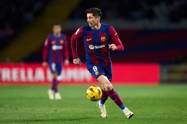 El delantero polaco del Barcelona, es el jugador con mayor valor de mercado del once de jugadores mayores de 35 años que actualmente juegan en LaLiga. En la temporada 2022-23 se convirtió en el máximo goleador de LaLiga con 23 goles.