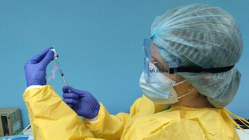 Archivo - Preparación de la vacuna contra el Covid-19.