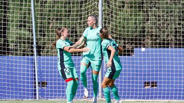 Banini, Crnogorcevic y Moraza, durante el Levante - Atlético de la Liga F.