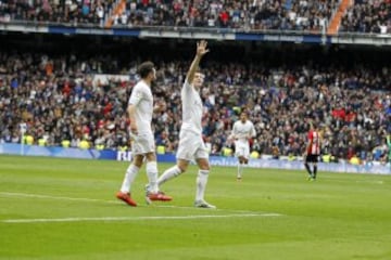 Cristiano Ronaldo le deja el balón al jugador alemán que se revuelve en el área y bate a Gorka Iraizoz.
