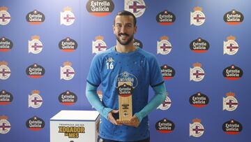 Pablo Martínez recibió el premio Jugador Estrella Galicia de febrero en el Deportivo.