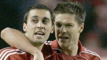 En Inglaterra dan por hecho el pase de Alonso y Arbeloa al Madrid por 44,5 millones