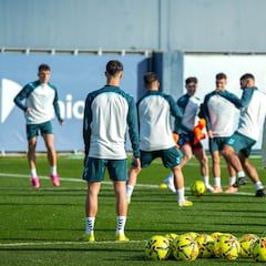 El mercado del Málaga, la obra de teatro y Dean Huijsen