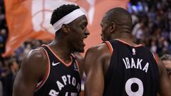 Pascal Siakam celebra una canasta con Serge Ibaka durante un partido de la NBA de los Toronto Raptors